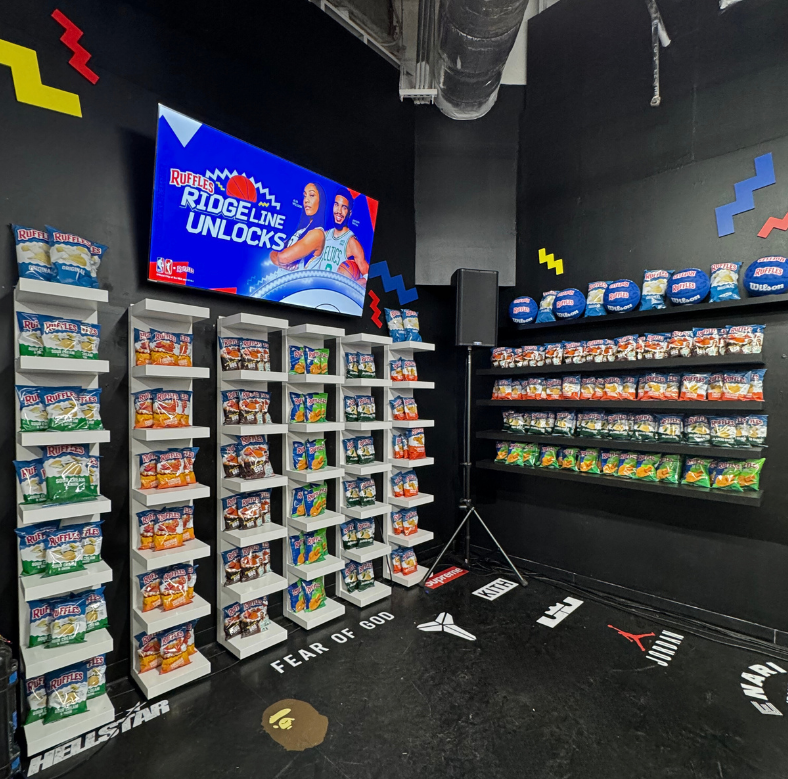 productionplus's tweet photo. Calling all ballers! 

@RUFFLES x @NapOrNothing

Ruffles brought the hype to the 2024 NBA All-Star weekend with the Ridgeline Unlocks Experience.

#2024NBAallstar #Ruffles #rufflesridgeline https://t.co/kx18UOvdqI