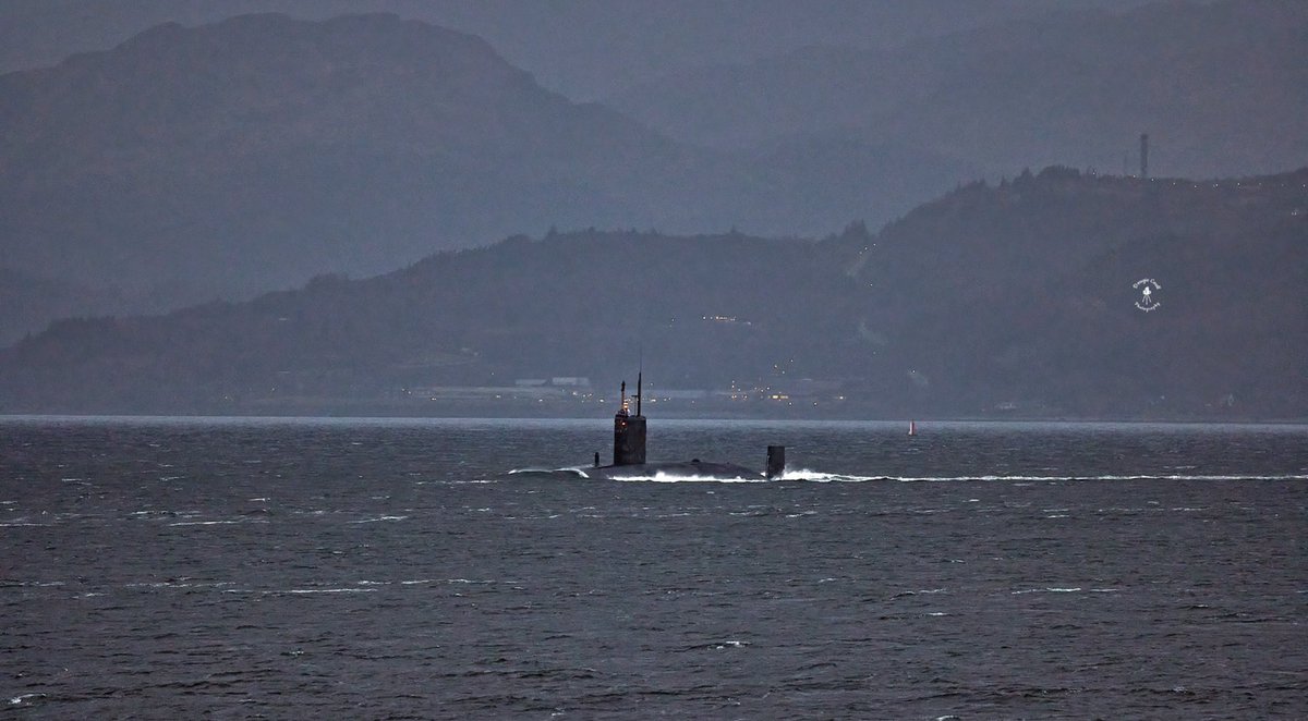 DougieCoullPix's tweet photo. What can I say, it was dark 🌚

#submarine #submariner #clochlighthouse #cloch #shipping #shipsinpics #silentservice #tboat #hmstriumph https://t.co/mlVUobUCfn