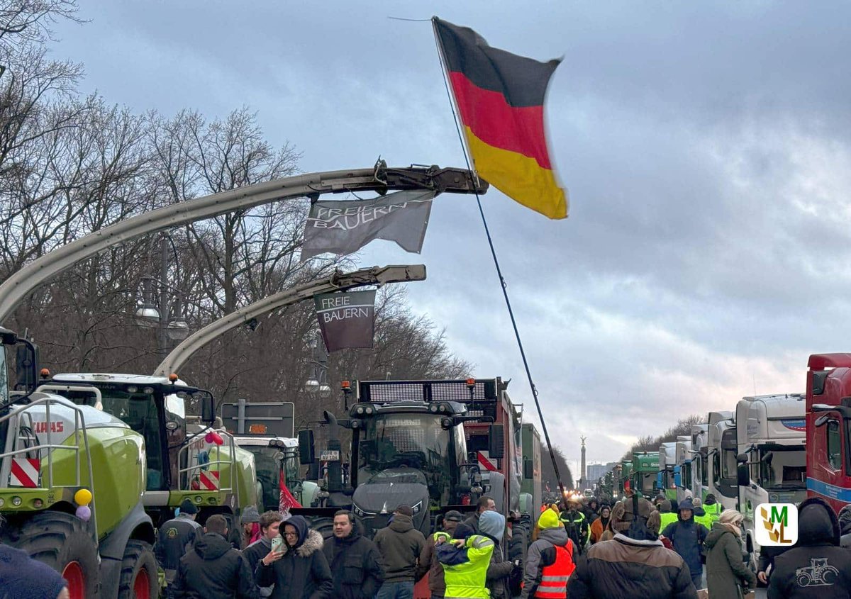ModernLandwirt's tweet photo. Erneute Diffamierung der FREIEN BAUERN durch taz-Redakteur Jost Maurin

Mit seinem heutigen Artikel stellt der taz-Redakteur Jost Maurin die Freien Bauern mal wieder in die rechte Ecke: 

Sein zentraler Vorwurf geht ins Leere, denn die FREIEN BAUERN

https://t.co/e4vpDtDJUI https://t.co/ZwTbrWr9oS