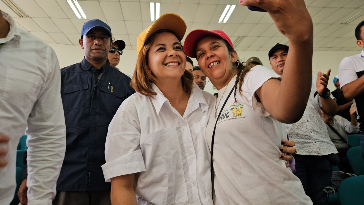 #AEstaHora 🔴| La ministra @jmojicaflorez acompaña el diálogo campesino en conmemoración del 54 aniversario del surgimiento de la @ANUC_COLOMBIA en #Sincelejo ☀️. El encuentro estará centrado en discutir todo lo relacionado con la implementación del Sistema Nacional de Reforma…