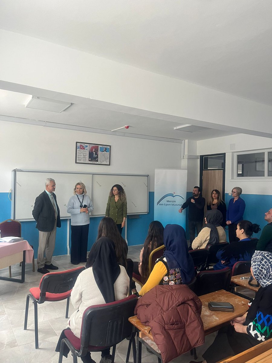 MersinMEM's tweet photo. Müdürlüğümüz tarafından yürütülen Üst Düzey Düşünmeye Dayalı Okuma Başarısının Artırılması Projesi kapsamında sınıf içi uygulamaların yapıldığı okullarımızdan 📍Toroslar Çavuşlu İlkokulu ve 📍Akdeniz Kayatepe İlkokulunda yapılan veli toplantılarına  Ölçme, Değerlendirme ve Sınav Hizmetleri Şube Müdürü Önder Sarı ve projenin il koordinatörü Dilek Tokhay katıldı. 📖📈

Toplantıda proje bilgilendirmesi yapılarak çalışmaların etkisini ve kalıcılığını sağlamada veli desteğinin önemi vurgulandı. 📷⤵️

@tcmeb 
@Yusuf__Tekin 
@ahpehlivan53 
@fazilet_durmus