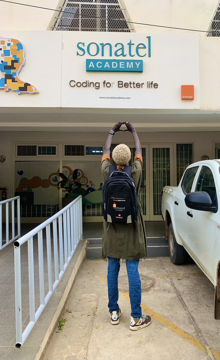 Docteur_Mbegte's tweet photo. < Bango Du Digital >  💻 < Ecole Militaire Du Digital >  @ODCSenegal 😩🥹

Début D’un Rêve, et un long Chemin 🛣️ à Faire ❤️

#Mbegte
#OrangeDigitalCenter
#SonatelAcademy
#CodingIsBetterLife https://t.co/uqflMfJDCi