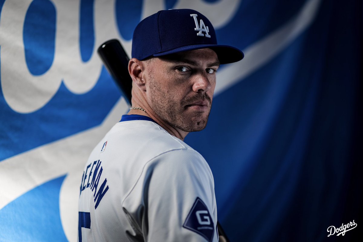 Dodgers's tweet photo. Reppin’ blue. #PhotoDay https://t.co/995VFljfWw