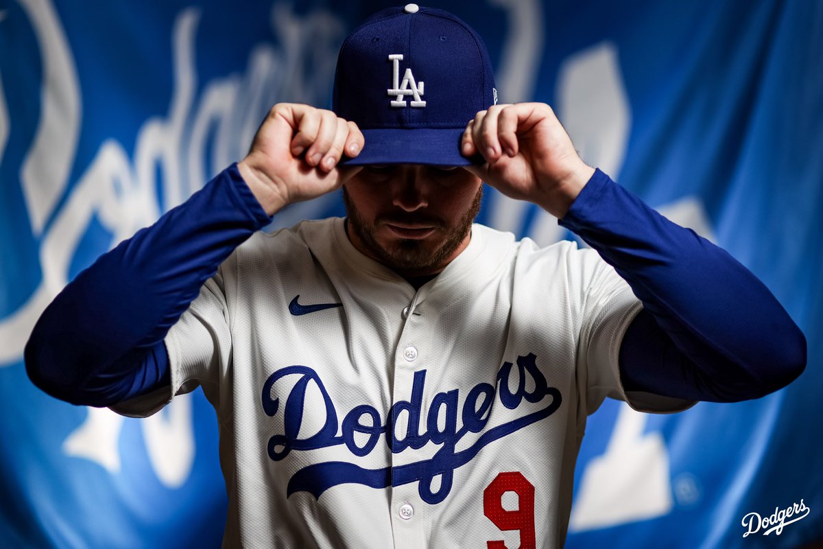 Dodgers's tweet photo. Reppin’ blue. #PhotoDay https://t.co/995VFljfWw