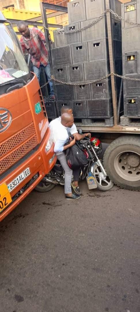 allanoh94's tweet image. &quot;Kaa tu, usikanyage chini&quot;