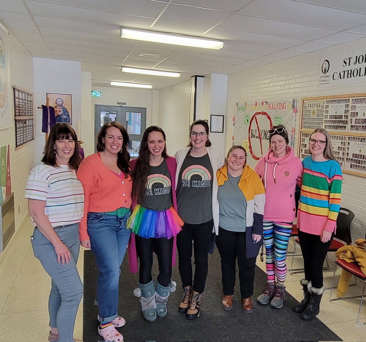 We're speaking out against bullying with our Rainbow Colours <a href="/John23OCSB/">St. John XXIII School</a> today!
#ocsbKindness #BeRespectfulBears