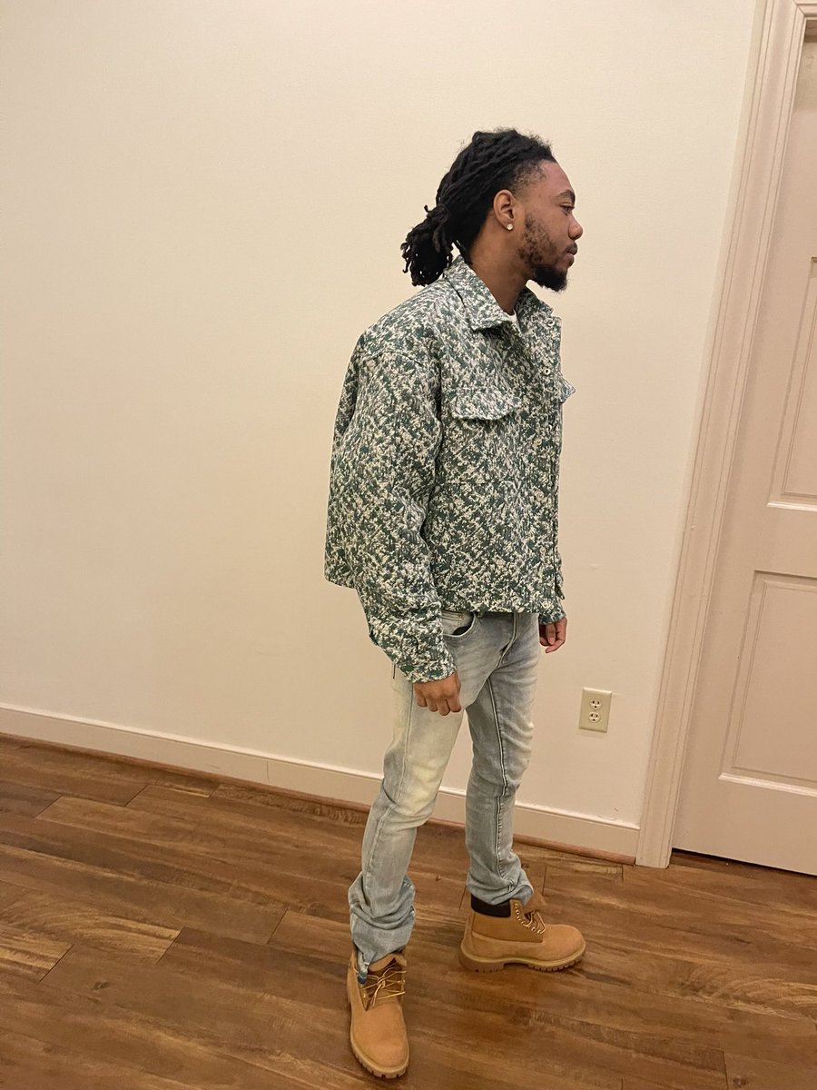 007Kash_'s tweet photo. Best player on the team but they still hate me, fuck I’m Jackie Robinson ? https://t.co/sLs8iqcdMi
