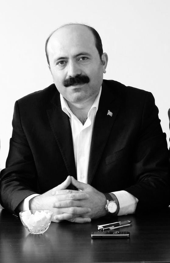 Uzun yıllar Milletvekili Danışmanı olarak görev yapan @AhmetOzdemr571 abimizin vefatı hepimizi derinden üzdü. Seni her zaman güler yüzün ve samimiyetinle hatırlayacağız. Ruhun şâd, mekanın cennet olsun abi.