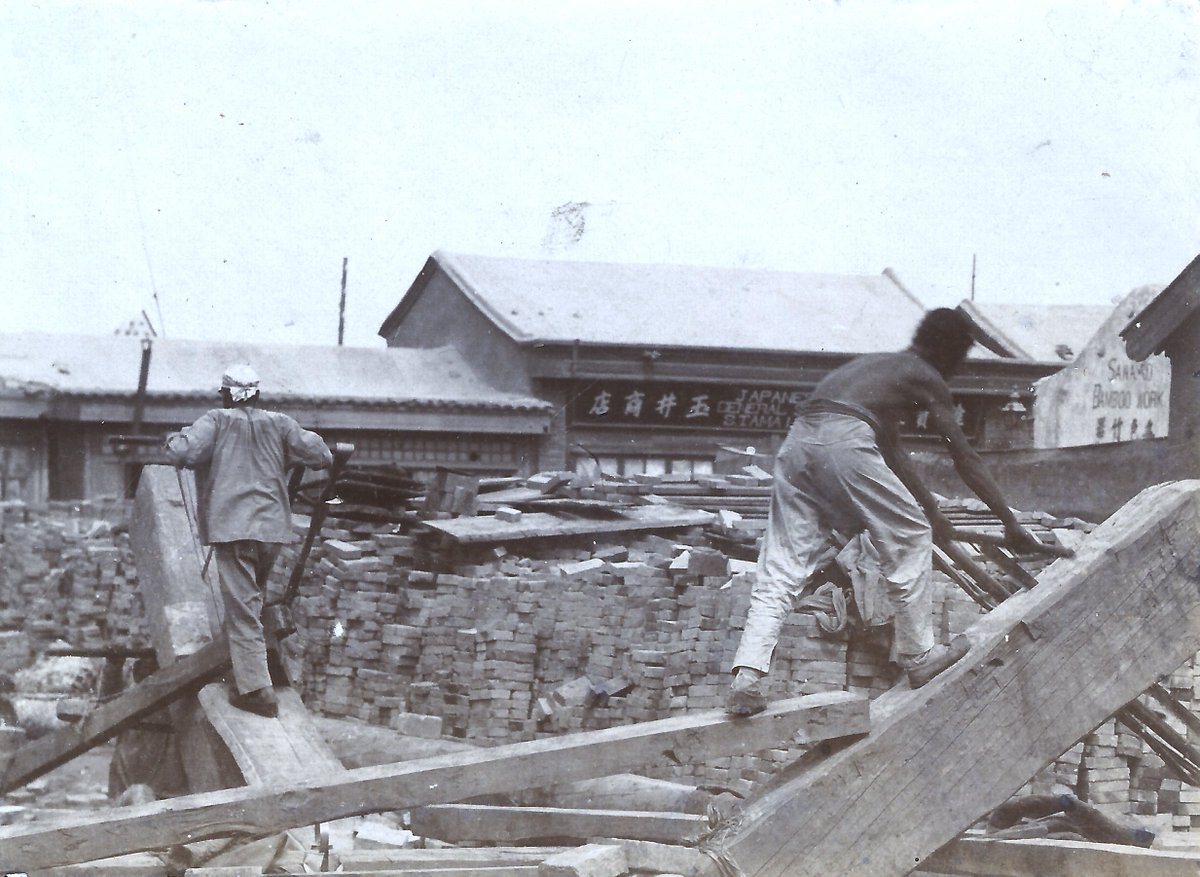 Lumber mill in #Tianjin #天津 (#Tientsin), c. 1907, from a German military album. Note the Japanese general store and bamboo workshop signs in the baclground