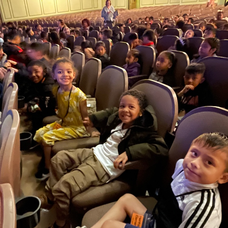 🪄 Cinderella 🪄 Heritage Hill Kinder &amp; 1st Graders had so much fun enjoying Cinderella at the Taft presented by Children's Theatre of Cincinnati! #AAGV