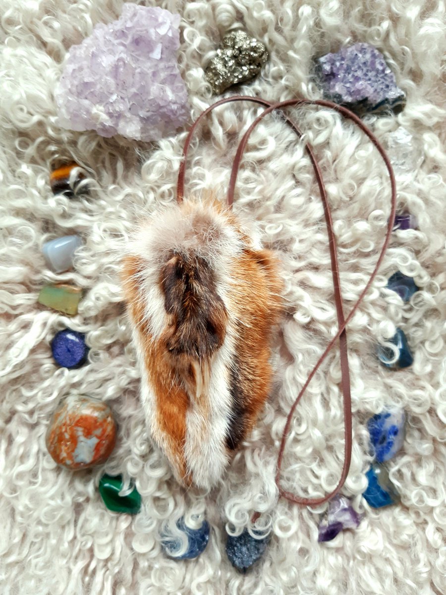Listed a product in my new shop, it's €5️⃣0️⃣ without shipping, a fox totem medicine bag, handsewn with the legskin of a wild red fox. RTs appreciated:)  Shop is WolfnDeersouls, link bellow))