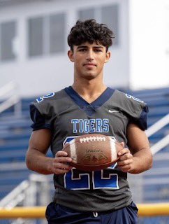 CoachElsasser's tweet photo. Congratulations @rickym1233 for being awarded Honorable Mention for the 51st Annual Golden Dozen Award sponsored by the Westchester Chapter of the National Football Foundation and College Hall of Fame.  What an amazing senior year this kid had! https://t.co/srRUrhjjqG
