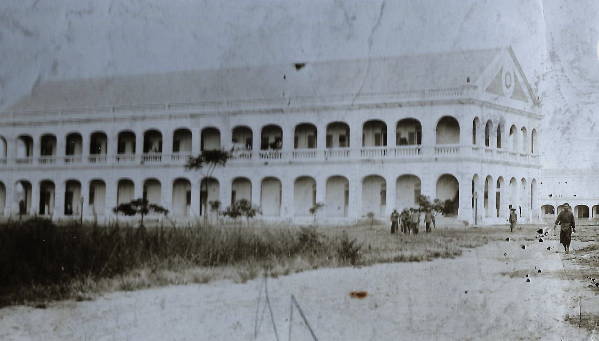Barracks of a detachment of the French 10th Colonial Infantry Regiment in #Guangzhouwan #廣州灣 (Kouang-Tchéou-Wan), poss. #Zhanjiang #湛江市 (Fort Bayard) w/ French Annamite guards, recognizable by their unique uniforms, c. 1901, from a French military album, #China #中国.