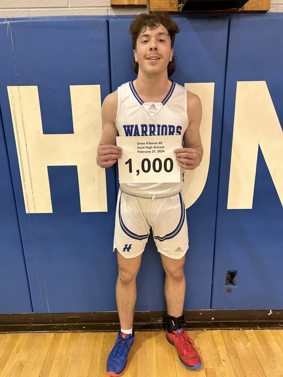 Pittmandd23's tweet photo. Shout out to my guy, Drew Pittman @the_baller_drew on his 1.000th point tonight in a 71-56 Hunt win over West Johnston to advance to the Quad County Championship.. proud of you son! We now have a house full of 1k scorers! @TreyPittman13 https://t.co/w29OTqx73w