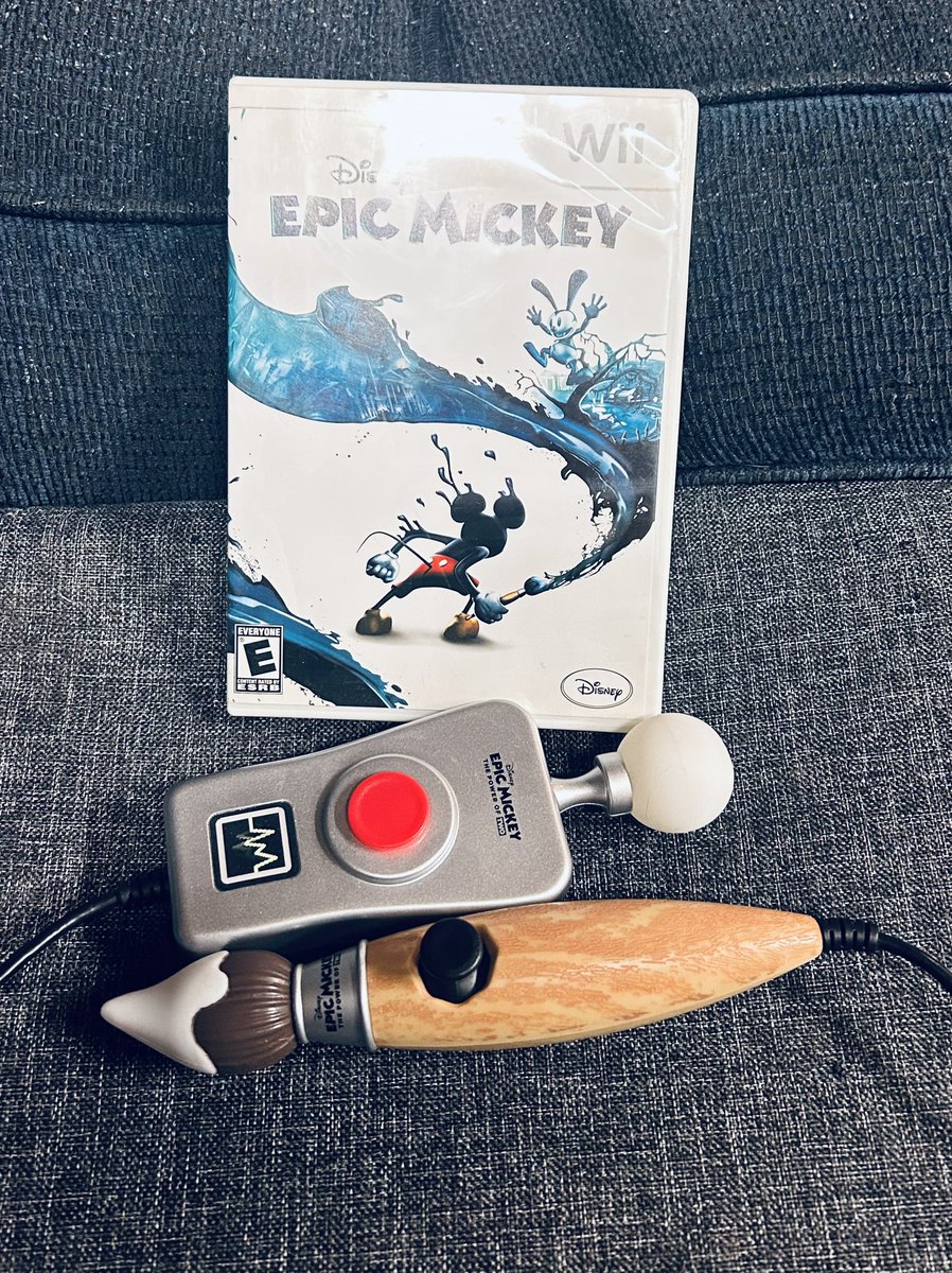@NVCpodcast Epic Mickey was my favorite announcement, that game was a family favorite. I thought you might be interested to see the special Wii Remotes that were released for Epic Mickey 2. The white part on the ends light up when you hit the A button.