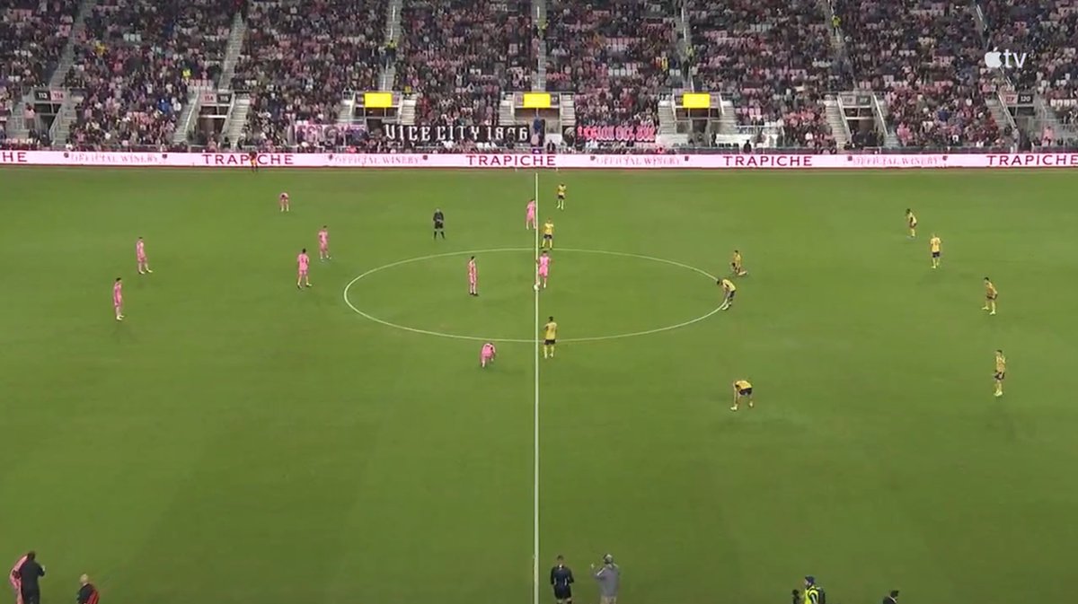 Vuelve la MLS con Messi, Suárez, Diego Luna y Pablo Ruiz de titulares. Mucha sangre latina: hay 10 sudamericanos en cancha. Lio y Suárez ya combinaron 3 veces en 2 minutos de juego. Transmite Apple TV.