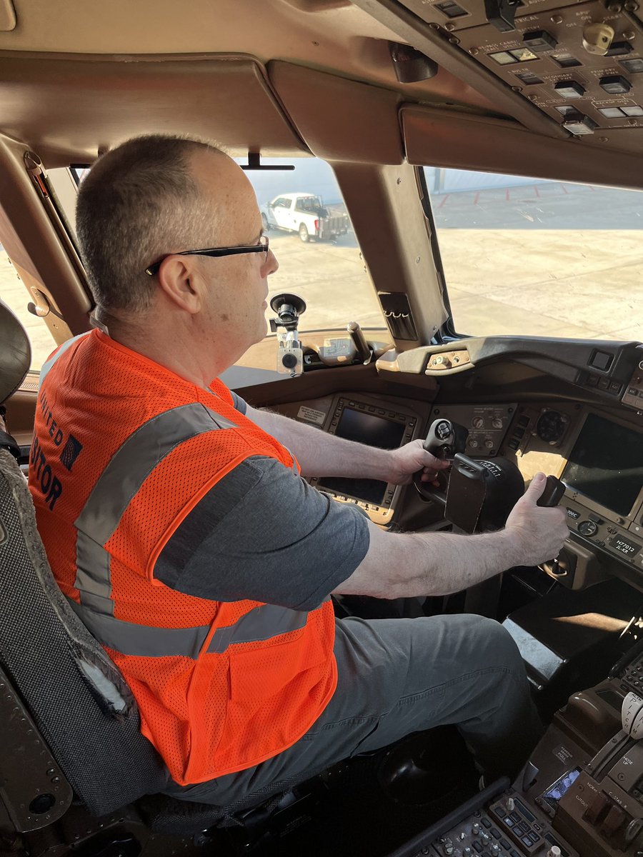 HumbleISD_AHS's tweet photo. Thank you, @united and Bush Intercontinental, for hosting our AHS students and Mr. Cobb. Your generosity provided our students with valuable hands-on experience today! @HumbleISD @HumbleISD_CTE The🅰️Way! #GoBeyond https://t.co/VfxSbXcZps