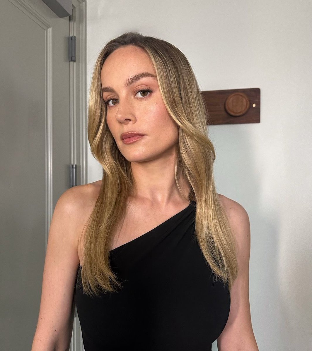 SHE ❤️‍🔥

Brie Larson para  #MichaelKorsCollection 2024 via yukarimakeup.