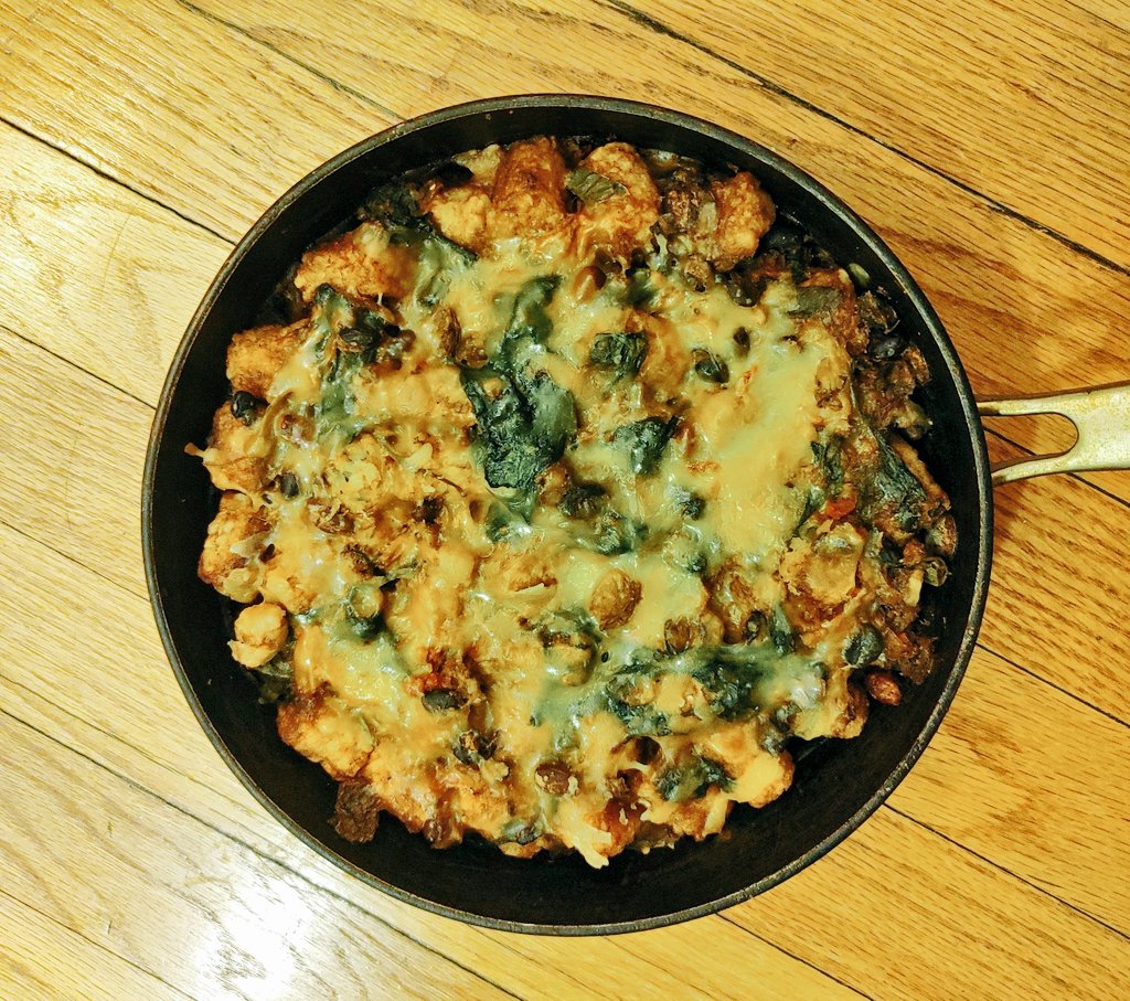 elevenbravo138's tweet image. Loaded tater tots and #TightEnd tape. #DraftTwitter what's your favorite foods for tape study?