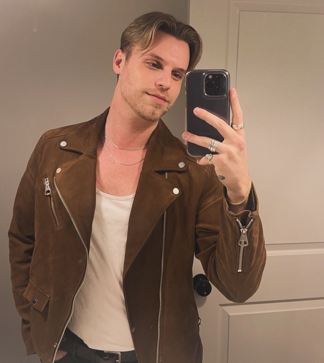 thiccmethod's tweet image. Playing some late night trios with the Thicc Fam. Come say hi! Twitch.tv/thiccmethod