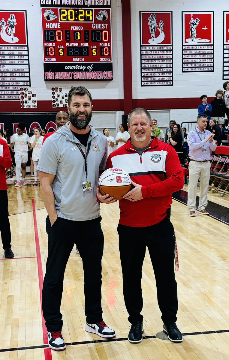 Tonight we honored Coach Bill Friedel who recorded his 500th win earlier this season! 

Congratulations on an amazing career Coach!