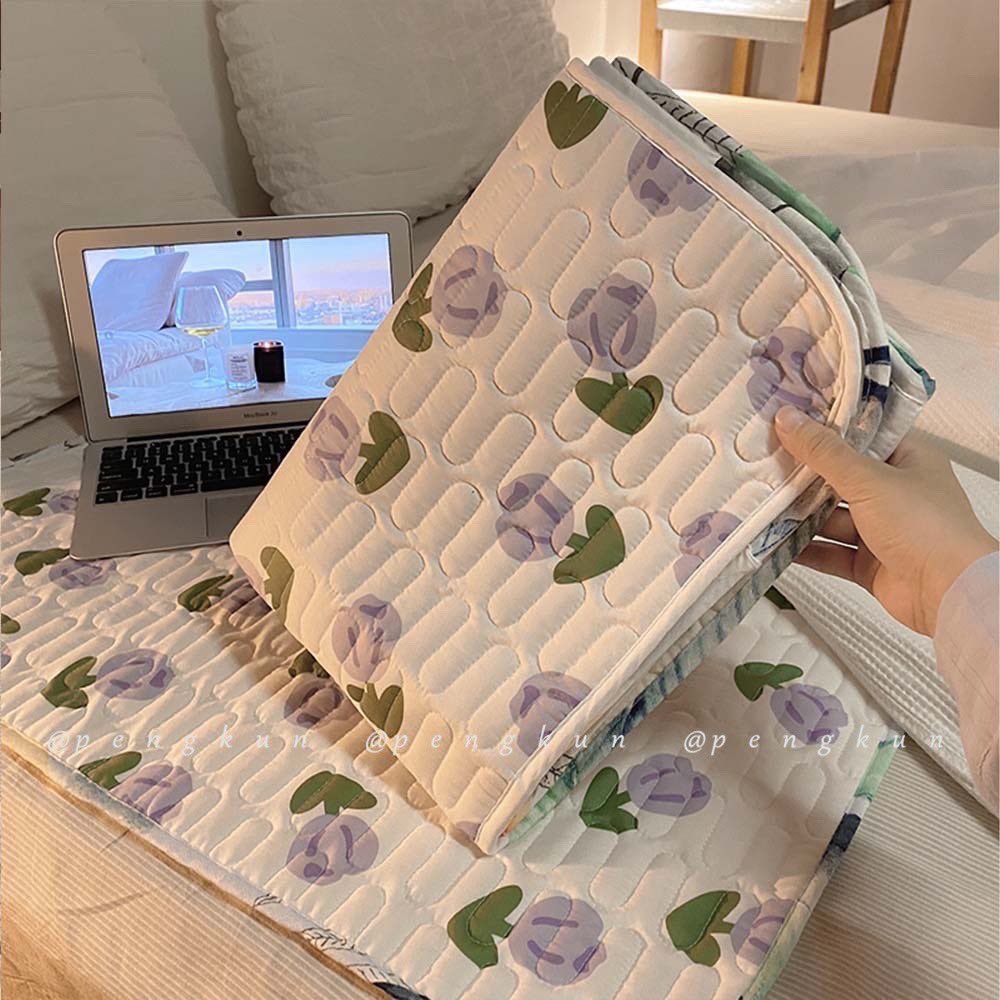 Ladies, we need this new “kain batik”. Waterproof period mattress!