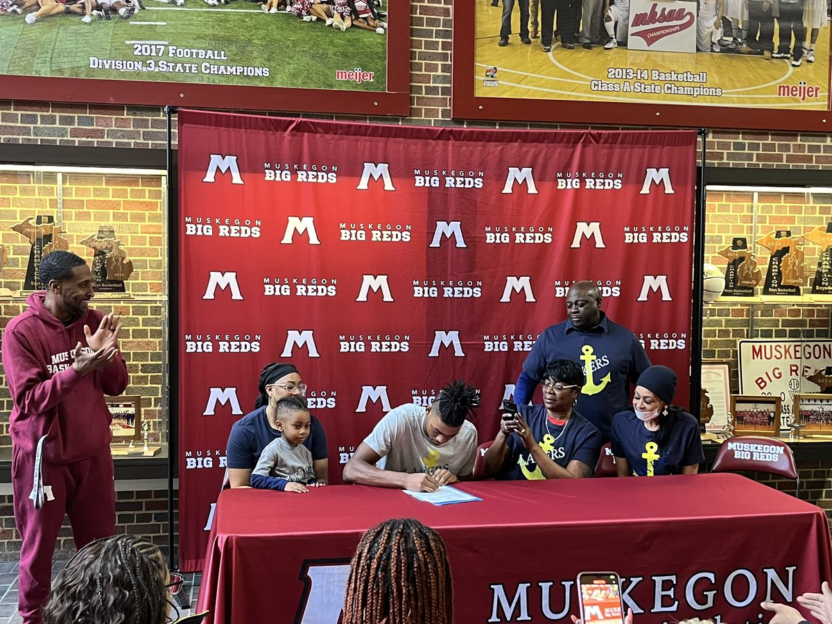 HoopsBigReds's tweet photo. So proud of TJ for signing with @LakeStateMBB today!!! Thank you to everyone that came out to celebrate. #ChampionshipsandScholarahips https://t.co/HU82SSMIZX