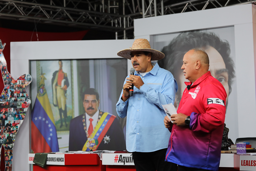 #EnVivo 📹 | "Una Revolución verdadera es aquella que tiene capacidad para aprender de los nuevos tiempos y para renovarse, renovar el discurso, el mensaje, la imagen, la estética, el liderazgo, las formas de organización", recalcó el jefe de Estado <a href="/NicolasMaduro/">Nicolás Maduro</a>