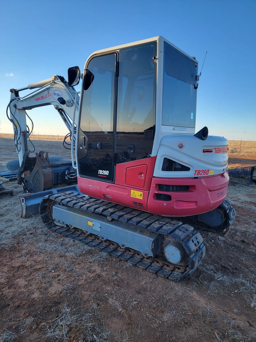 nspchris's tweet image. Finished my projects so it needs a new home. 2018 Takeuchi TB260 with 12" bucket, Werk-Brau manual coupler and hydraulic thumb. $58K. Will be happy to send more pictures.