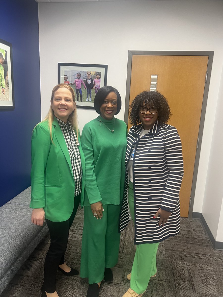 LBilboErvin's tweet image. Green for the win!!!  @KristenScottISU @JudithC1908 #readyforspring