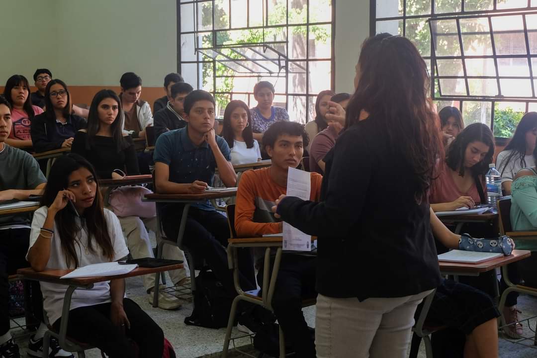juanrosaues's tweet photo. Además de la reparación y remodelación de varios edificios, la Transformación Digital brindará a docentes y estudiantes nuevas y mejores herramientas para el desarrollo de su formación académica.👩🏻‍💻🖥️👨🏽‍🏫 https://t.co/6WmTXql764
