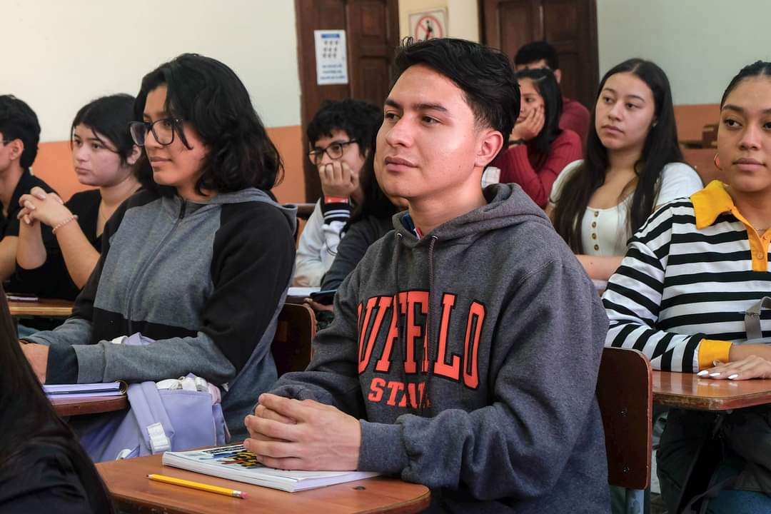 juanrosaues's tweet photo. A los/as estudiantes, quienes son la razón de ser de esta institución: ¡Bienvenidos/as!🙌 https://t.co/PITzKO7eSa