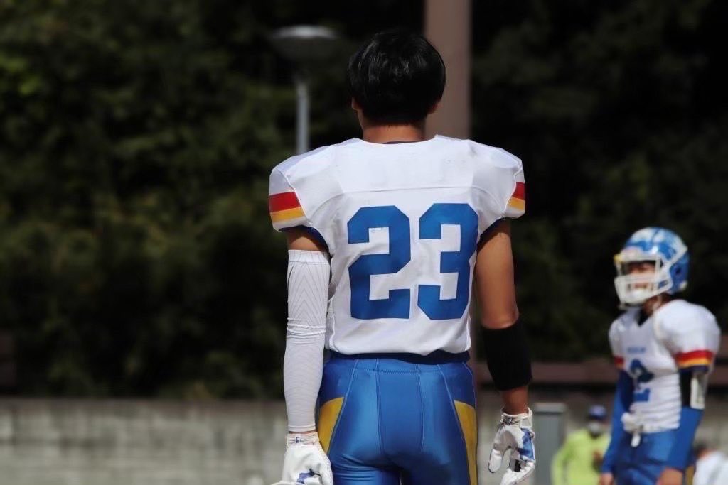 2020Bluelions's tweet photo. 【選手紹介】
①名前：塩田健
②学部/学年：経営学部/3年
③ポジション：WR/CB
④高校の時の部活：
アメリカンフットボール部
⑤アメフトを始めたきっかけ：
チームの雰囲気が良かったから。

一緒にアメフトやろう！ https://t.co/CdnRR8QelN