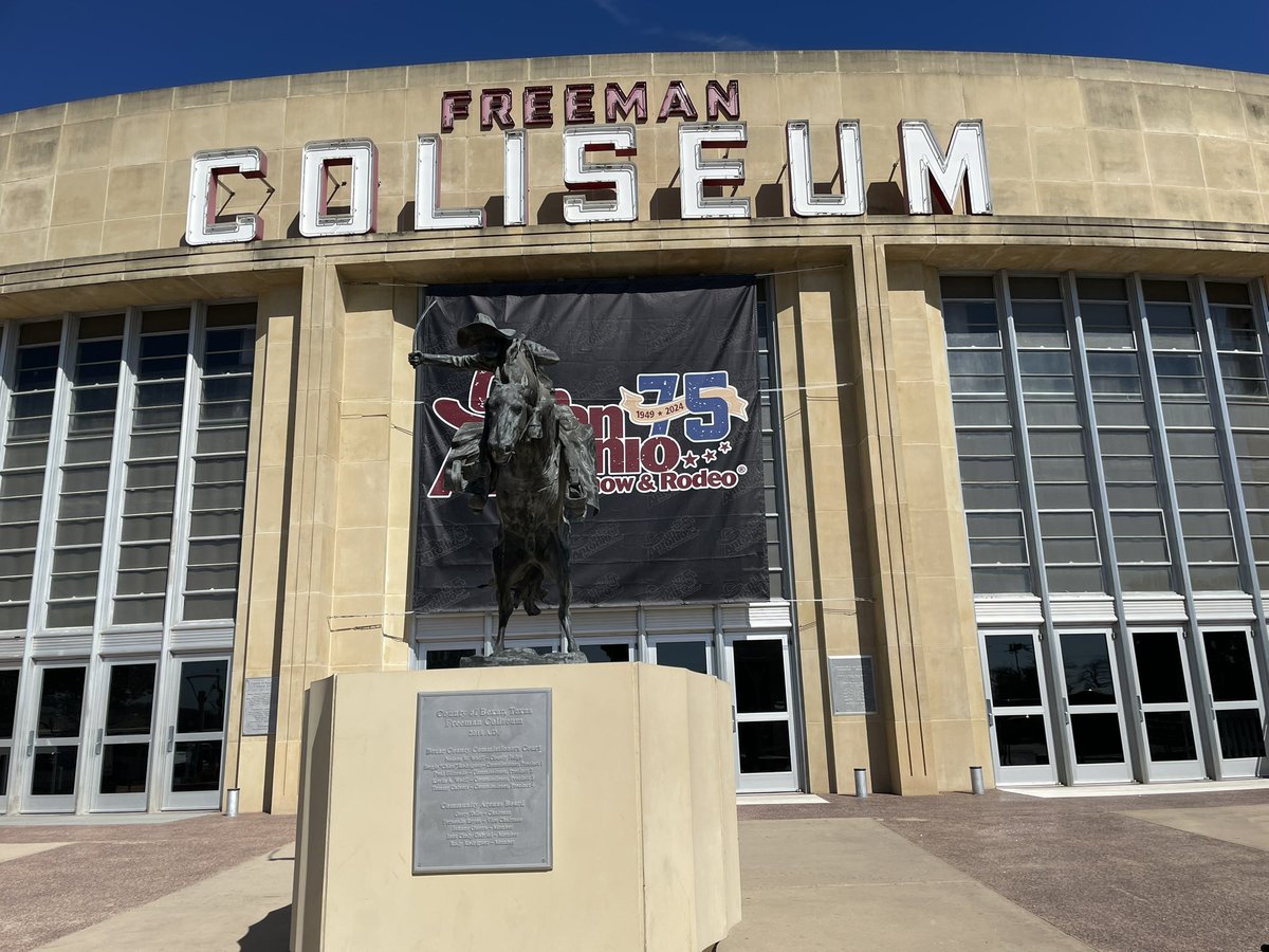 teresadeleon527's tweet photo. We went to the Rodeo yesterday! It was lots of fun! @NISDCarnahan #teamcarnahan #teamnorthside #lotsofwalking #kindergartenfun https://t.co/gz7FPV2KMy