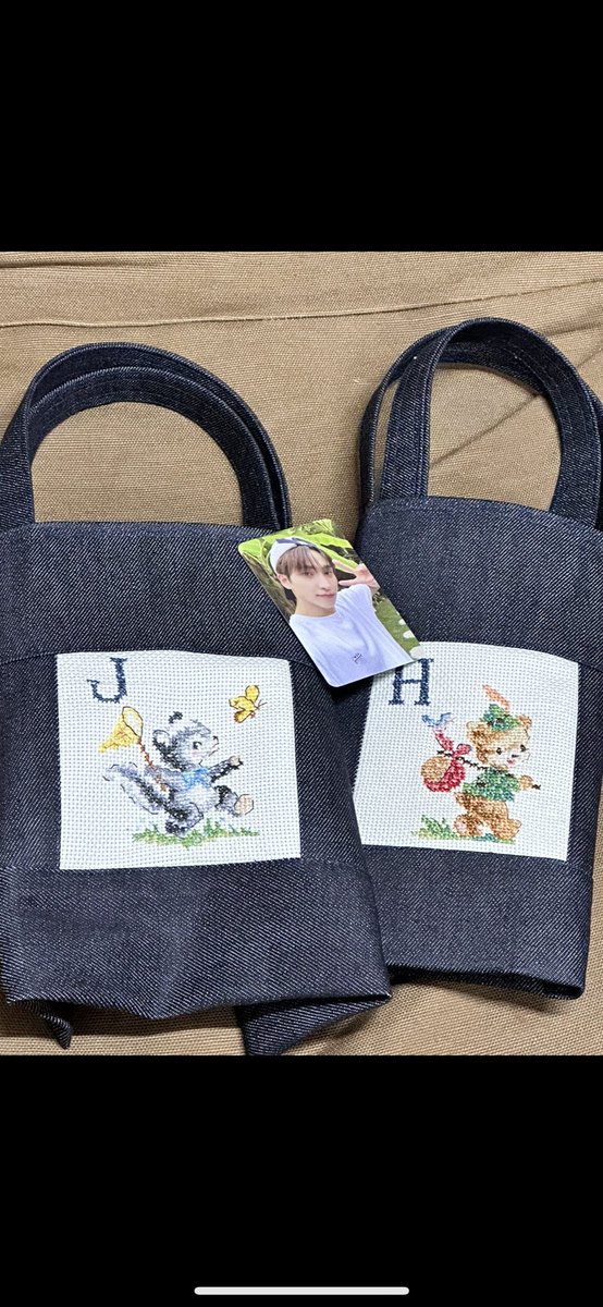 ONIGIRIMAN34's tweet photo. サンヨンのソンムルと一緒に甥っ子ちゃん達に作って贈ったかばんインスタに載ってる😭😭使ってくれてありがとう！！

전달해 주셔서 감사해요😭💖

그리고 선물 써줘서 고마워요💖💖

#サンヨン　#상연
#愛の不時着　#theboyz https://t.co/oimdJ7Ota2