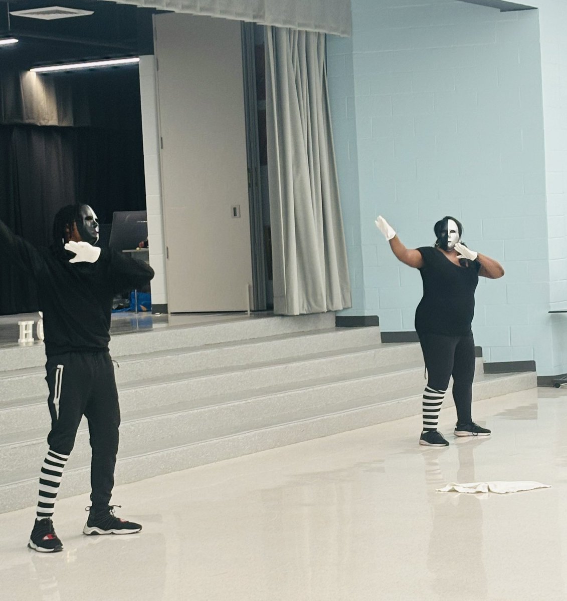 A BHM poster contest winner, an amazing dinner from a locally owned business (BDubs Island Soul)…and a fantastic performance from #illstyleandpeaceproductions. What a fantastic way to celebrate Black History Month <a href="/FCPSWaverley/">Waverley Elementary School</a> <a href="/FCPSMaryland/">FCPS-MD</a>