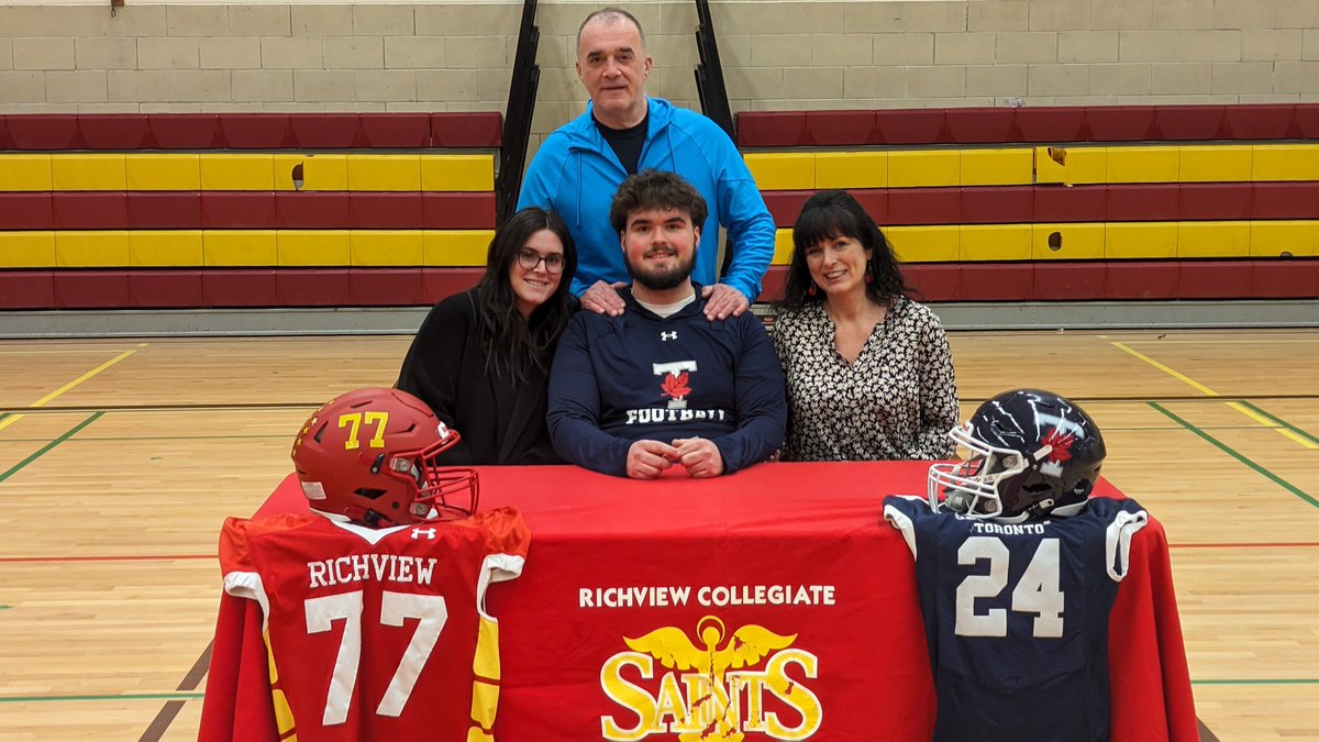 MullyFootball's tweet photo. Today I had the pleasure of welcoming the families of Richview Saint Nikola Vlahovic and Etobicoke Ram Adrian Mohammed to the Varsity Blues FAMILY! https://t.co/dSbIvfk0Dj