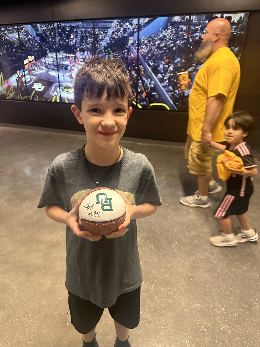 Cheering on <a href="/BaylorWBB/">Baylor Women's Basketball</a> #sicem #baylorbears #greaterthan