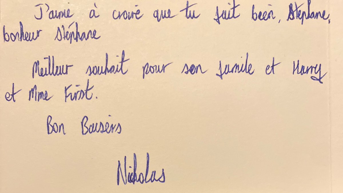 Furfooz5034's tweet photo. Décryptage (1)
J’ai ouvert ce soir cette boîte qui contient tous ces mots que tu m’écrivais entre 18 et 30 ans, tes photos de moi  tirées sur papier 
Cette boîte planquée à l’abri d’autres yeux que les miens
Nous avions 18 ans, ton français était instable, pas ton amour pour moi. https://t.co/3VUJchItkK