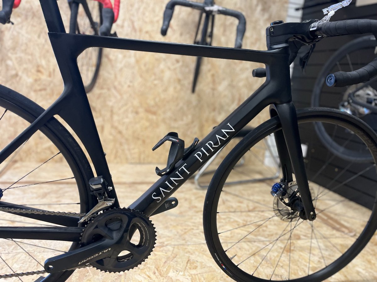 Ex display carbon prototype 11 speed D 12 was £3999 now £1999 

Shop refit move it or sell it ? 

saintpiranservicecourse.com/products/saint…