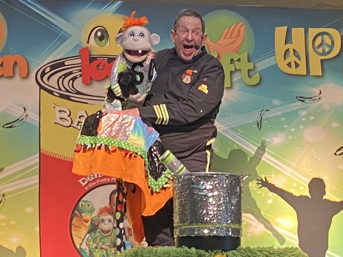 Speegleville's tweet photo. Thank you #SpeeglevillePTA for bringing #DennisLeeProductions and #NanaPuddin to our school again! The assembly was a fun way to end our Kindness Challenge! #MidwayISD #Speegleville #SPELearning https://t.co/JrVOyTpEFW