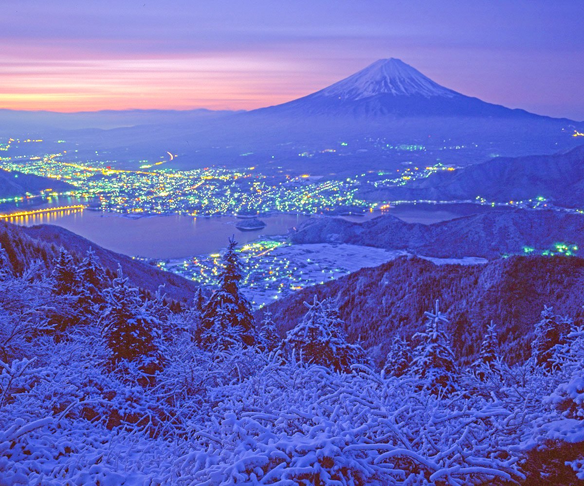 夜明けの峠

新道峠で以前撮影

#富士山　#雪景色　#夜明け
