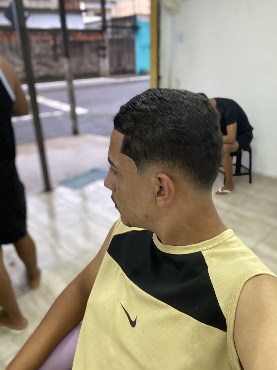sddterrinha's tweet photo. cheirosin cabelo navalha 📏🤴🏻😅 https://t.co/AFULg7VhtS