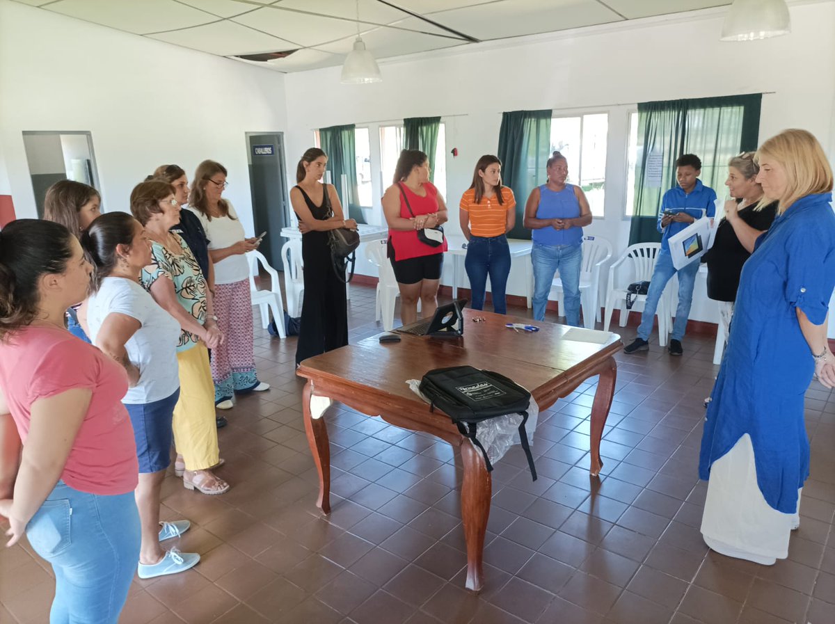 mfmaldonado_'s tweet photo. Gran jornada en Salto junto al equipo del @MGAPUruguay entregando dispositivos electrónicos.  

Más de 1600 mujeres del agro se inscribieron en "Formadas para Transformar". 

Seguimos cumpliendo. 

Conoce más:  https://t.co/46lDOpKGUz https://t.co/qFmQygRKNr