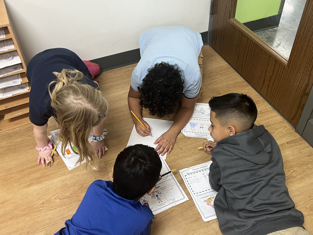 Community is Unity in grade 2 <a href="/wwcsdistrict/">Winton Woods CSD</a>! Check out these Ss collaboratively working on a book in which they share about their culture and the similarities and differences of them! <a href="/BookCreatorApp/">Book Creator Team</a> for the win! 📚🎉Read theseamazing books at the Showcase of Excellence!