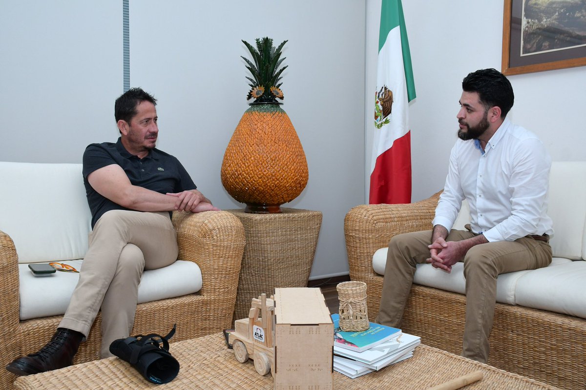 ClaudioMndezF's tweet photo. Tuvimos el placer de conversar con el periodista @yoshimarck de Publimetro Michoacán, sobre temas cruciales para Michoacán: inversión, empleo y desarrollo económico. 

#HonestidadyTrabajo #NuestraMejorVersión https://t.co/ljF5uhu1fJ