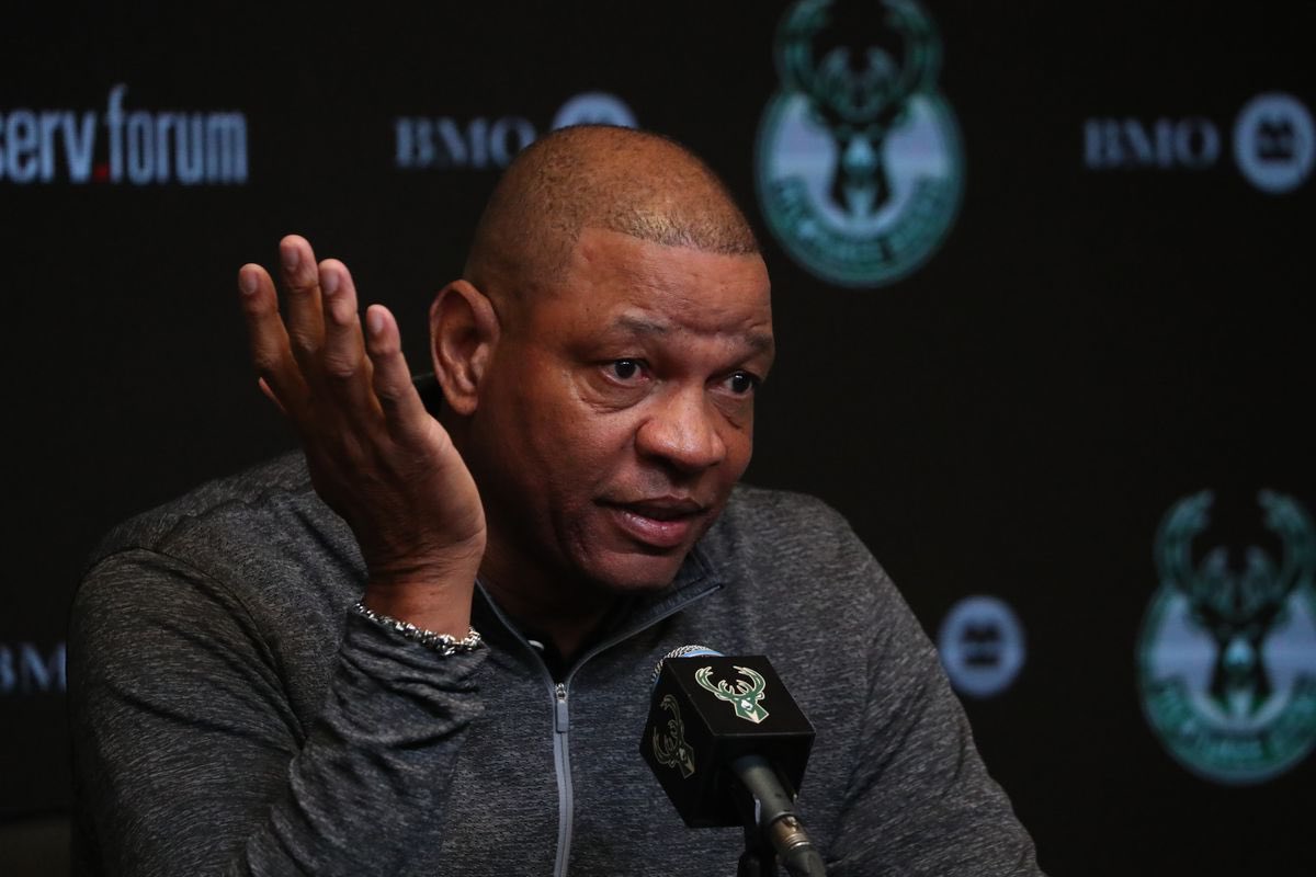 sixersgeo's tweet photo. Doc Rivers says he warned the Jedi about Emperor Palpatine:

"I told Anakin, ya know, something's off about that guy. Nobody gains that much power in the Galactic Senate that fast without something shady going on. I just had a feeling he was the Sith Lord"

(per @sixersgeo) https://t.co/MmgT9MDUHn
