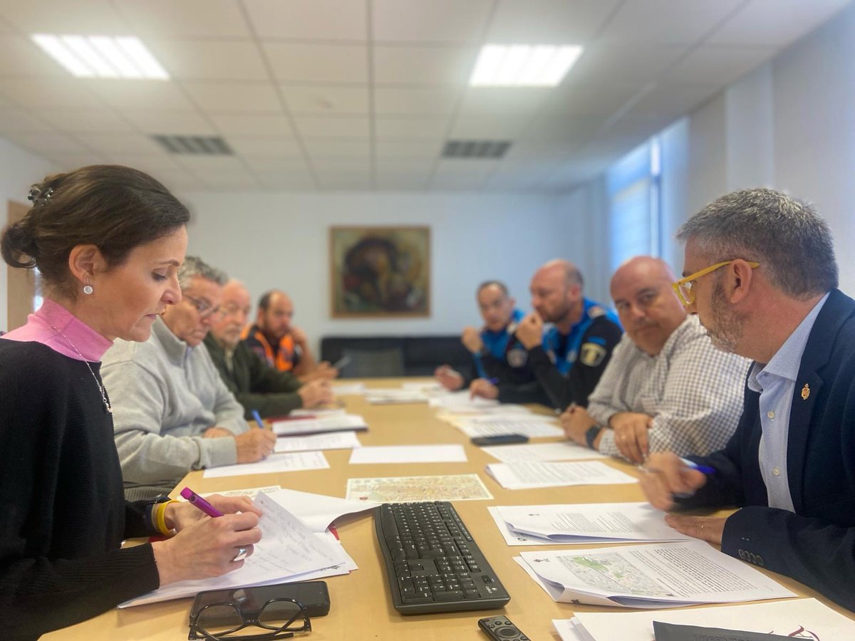 poravilaes's tweet image. Ultimamos detalles para celebrar una #SemanaSanta2024 que puedan vivir con seguridad abulenses y visitantes.

Con @JuntaSS_Avila , Turismo, Servicios a la Ciudad. #PolicíaLocalAv y @ProteCivilAvila 

#Ávila
#PorÁvila