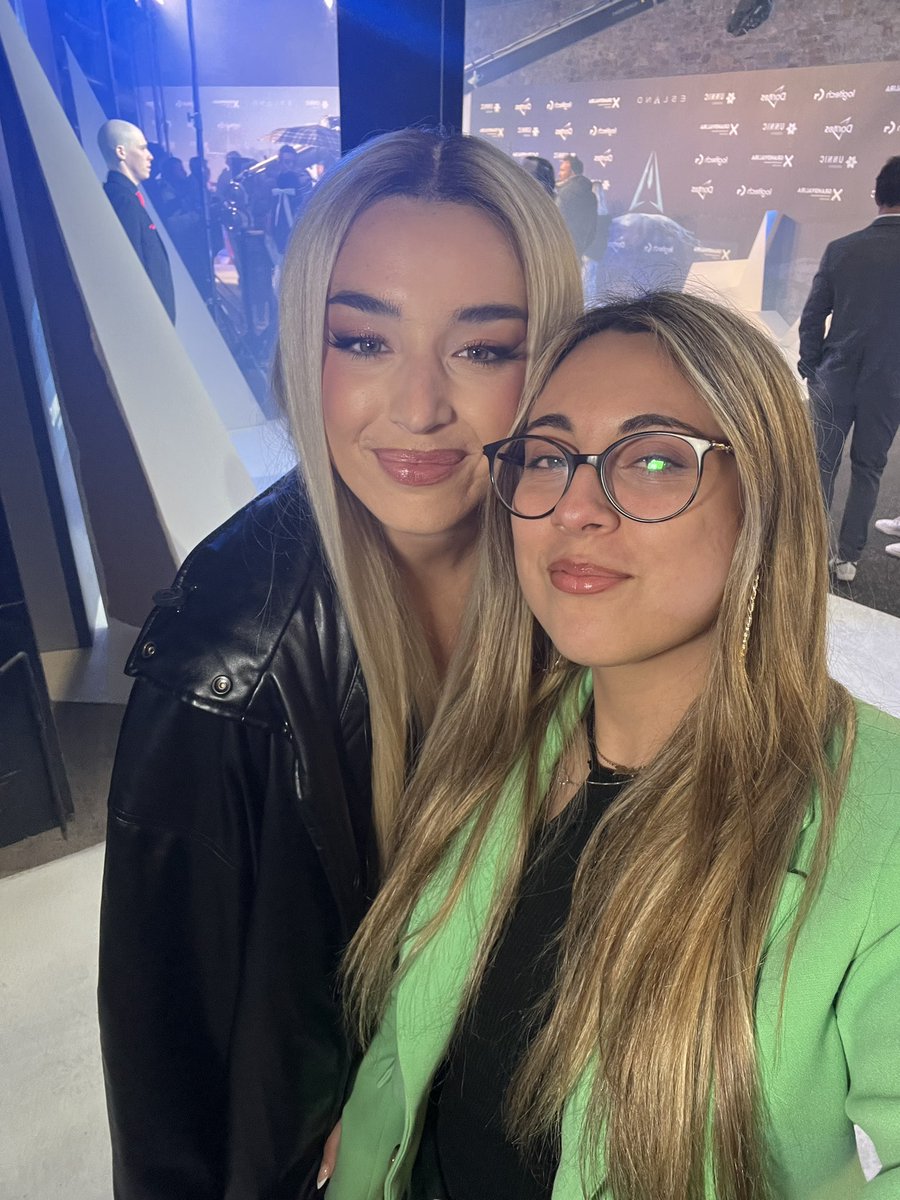 dearkarma♀ tweet media