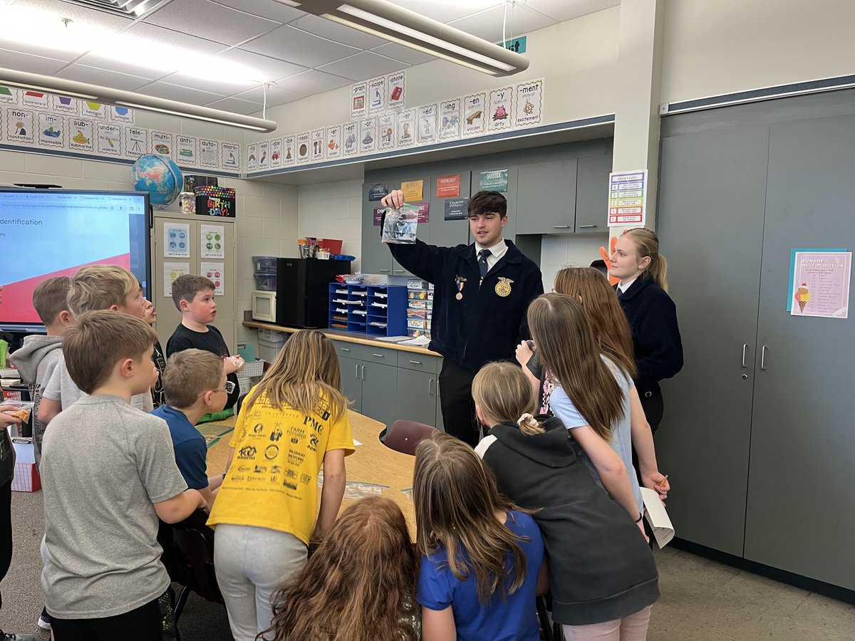 Conestoga FFA students came down to 3rd grade to do an Agriculture in the Classroom lesson! Students learned about what Nebraska is known for with agriculture. Did you know we are #1 in 🍿🫘? We are #2 🐮🦬! We are 5th in🌻! And we come in 6th for 🐖! Thanks FFA!